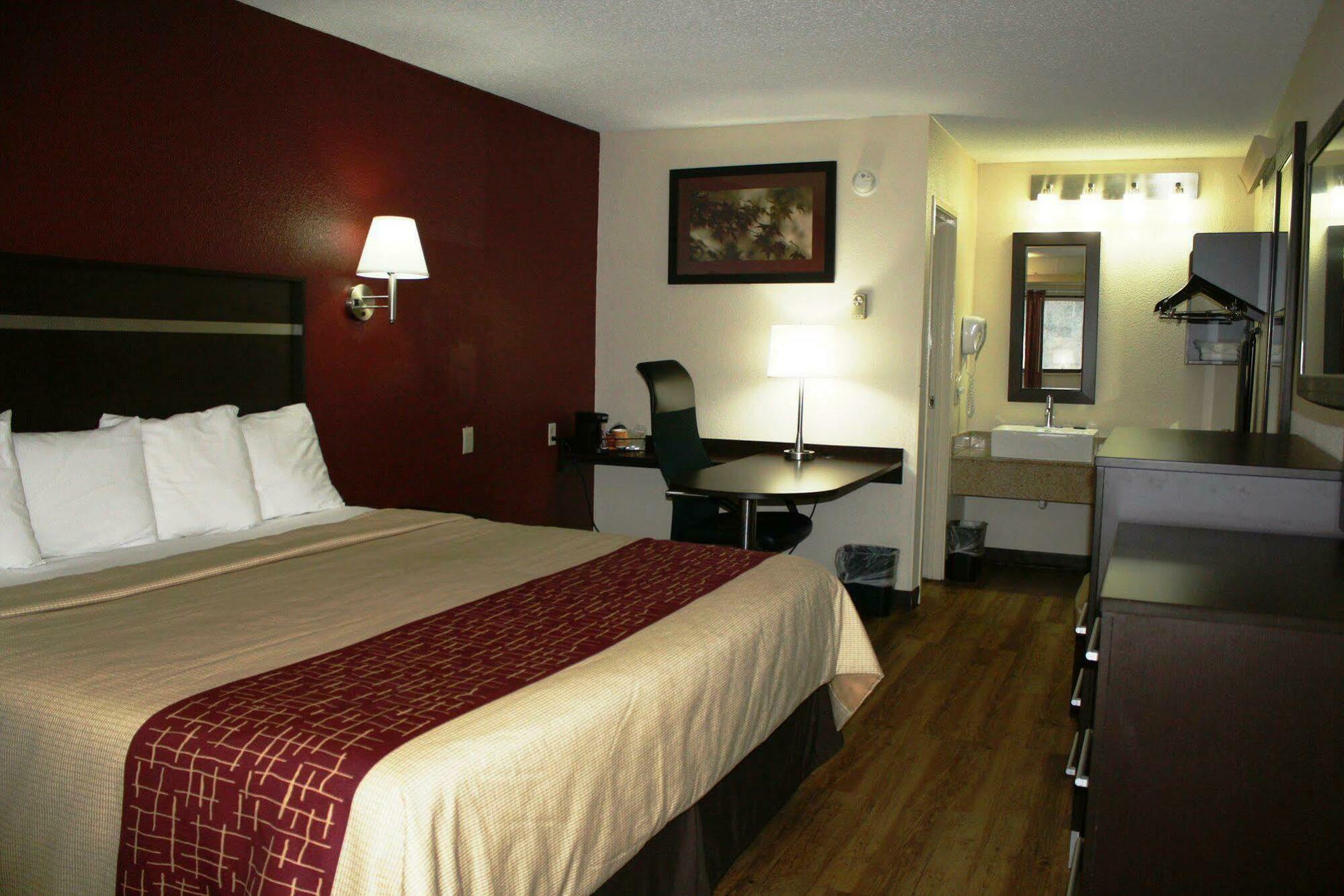 Red Roof Inn Plus+ Nashville Fairgrounds Exterior photo
